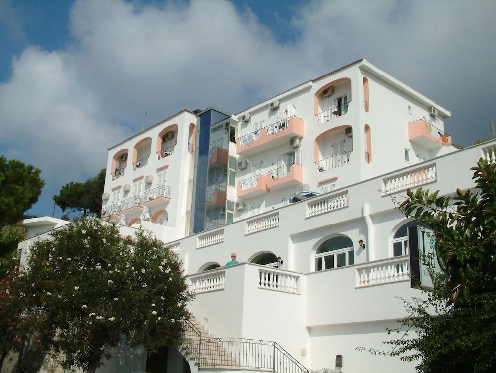 Hotel La Ginestra Forio  Ngoại thất bức ảnh