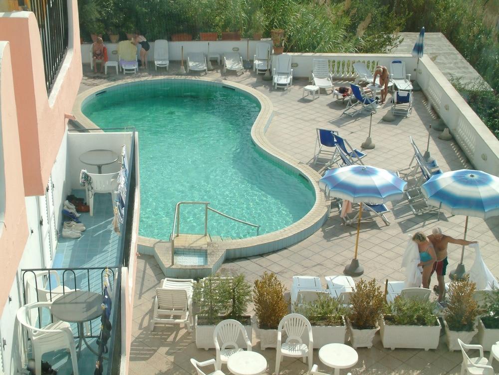 Hotel La Ginestra Forio  Ngoại thất bức ảnh